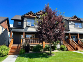 Perfect base Invermere 3bd townhouse mt views with garage